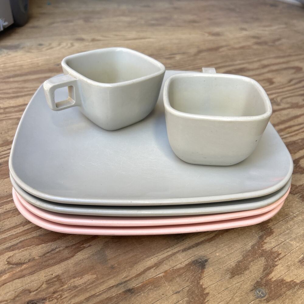 Brookpark Modern Design Melamine Dishes, 4 Dinner Plates 2 Cups MCM, gray, Pink